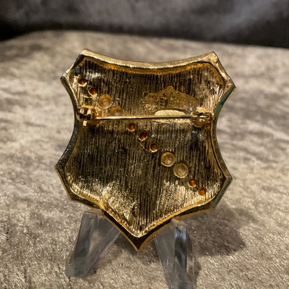 Vintage Green and Gold Coat of Arms Brooch - Picture 2 of 2